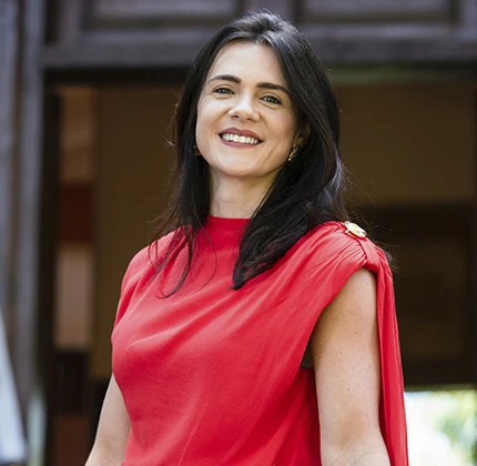 Thais Loregian - Wings Company